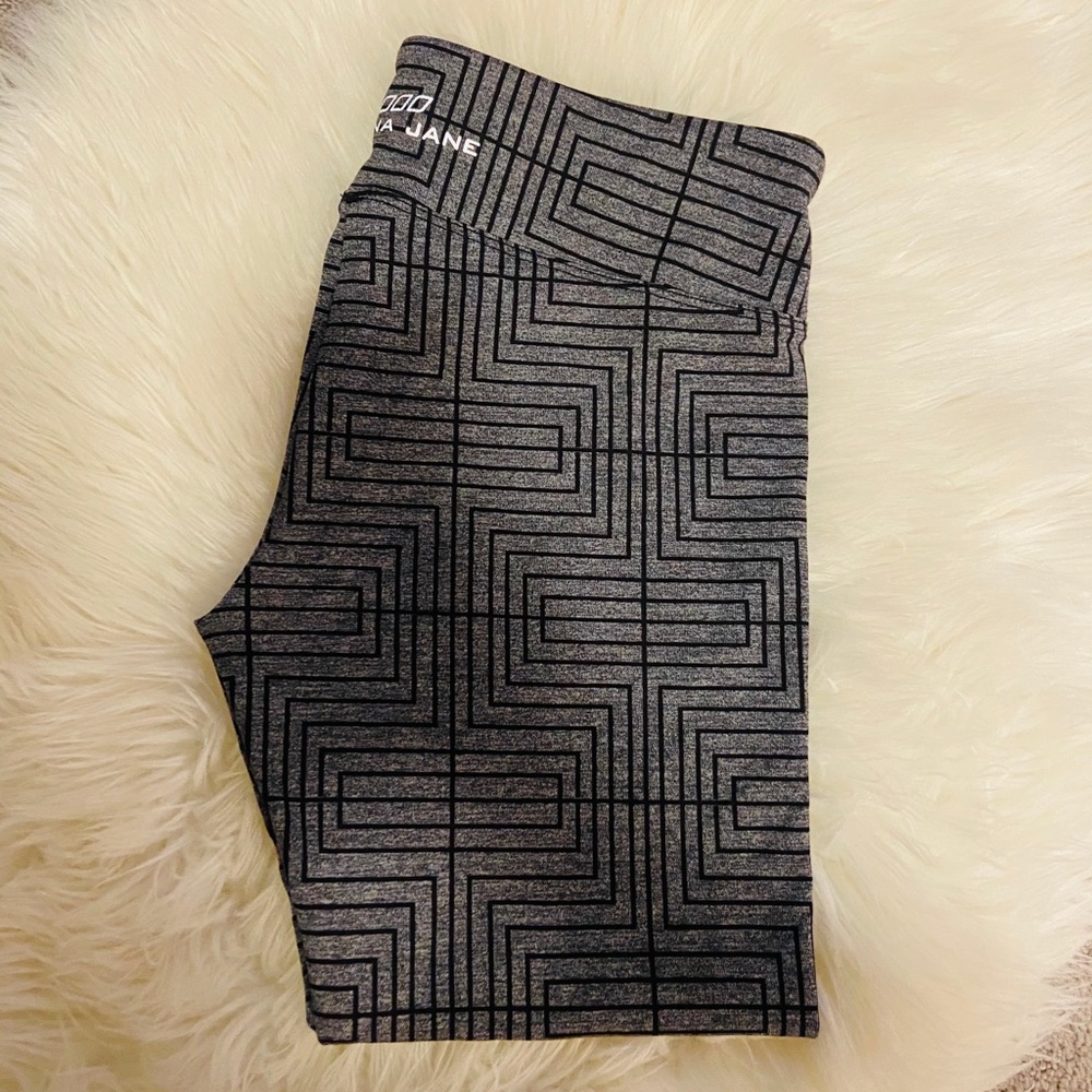 Lorna Jane Pants Leggings. Size S. Gray